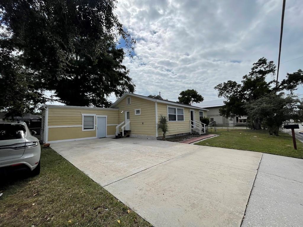 Photo of 901 Woodlawn Street, Clearwater, FL 33756 (MLS # TB8435654)