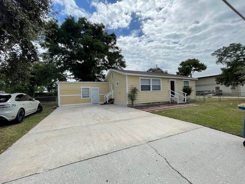 Photo of 901 Woodlawn Street, Clearwater, FL 33756 (MLS # TB8435654) Photo of 901 Woodlawn Street, Clearwater, FL 33756 (MLS # TB8435654)
