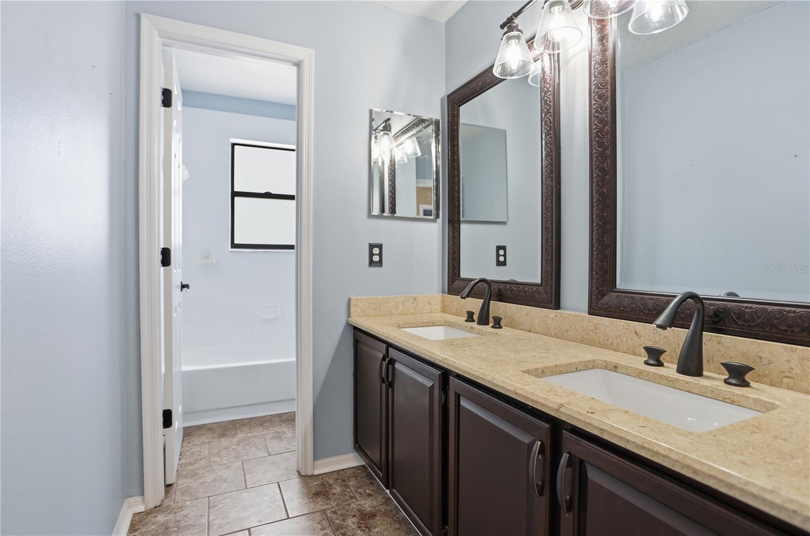 GATLIN PLACE PH 02 - Residential