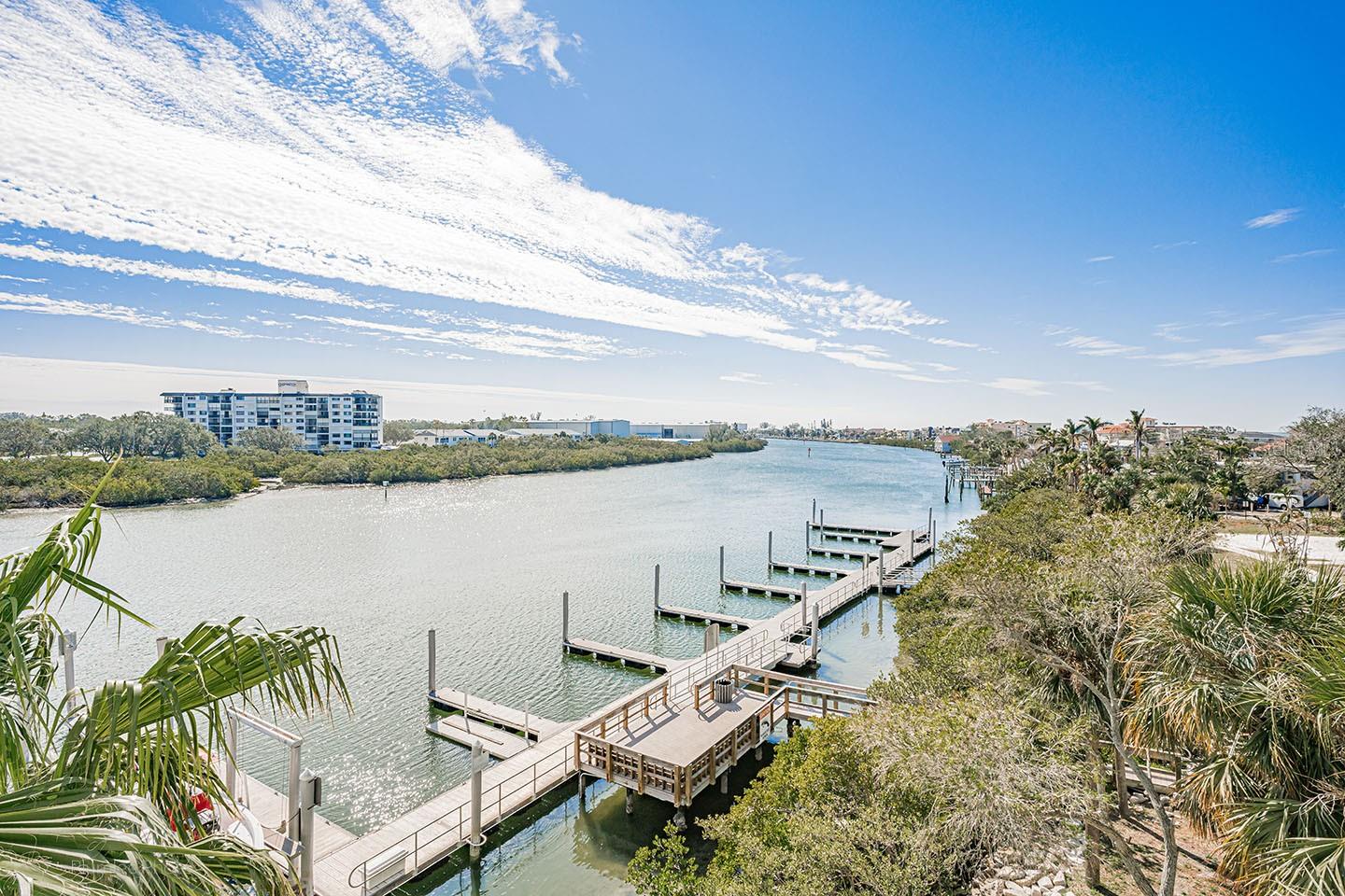 HARBOURSIDE AT MARKER 33 VACATION CONDO - Residential