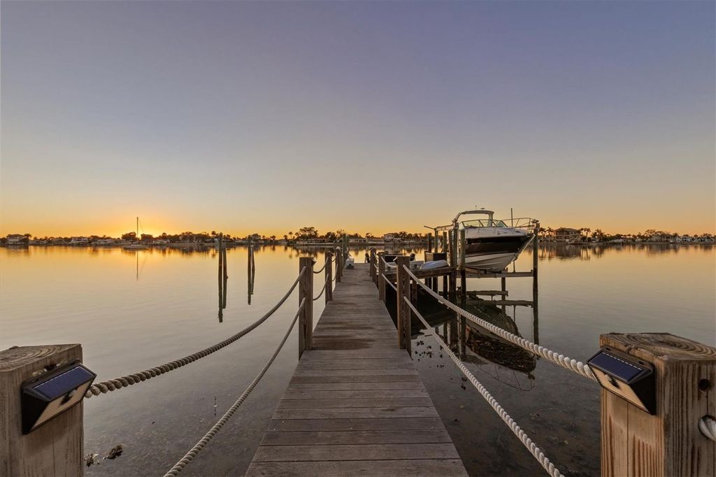 Photo of 670 Sunset Drive S, St Petersburg, FL 33707 (MLS # TB8474732)