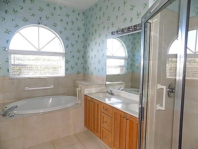 HERITAGE OAKS GOLF & COUNTRY CLUB - Residential