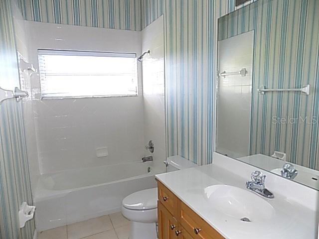 HERITAGE OAKS GOLF & COUNTRY CLUB - Residential