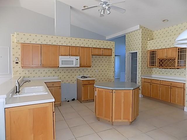 HERITAGE OAKS GOLF & COUNTRY CLUB - Residential