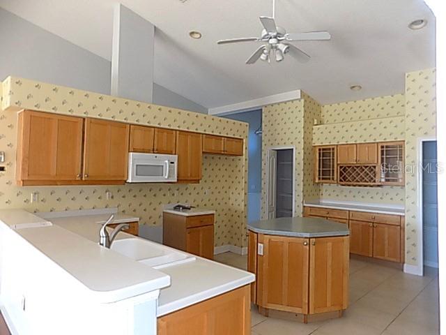 HERITAGE OAKS GOLF & COUNTRY CLUB - Residential