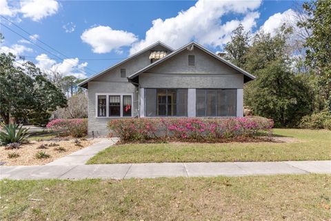 Photo of 1106 NE 4th Street, Gainesville, FL 32601 (MLS # GC538244)