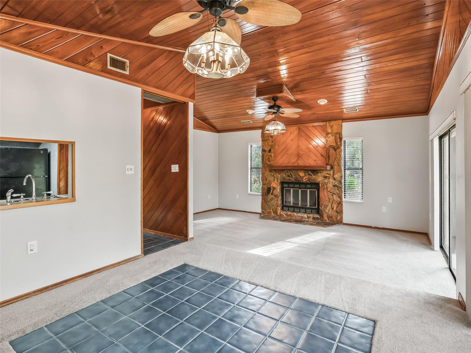 ROYAL OAKS RETREATS - Residential