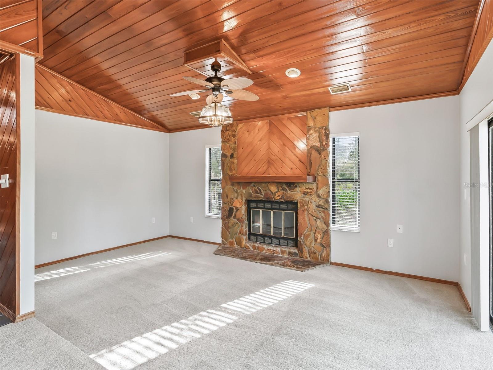 ROYAL OAKS RETREATS - Residential