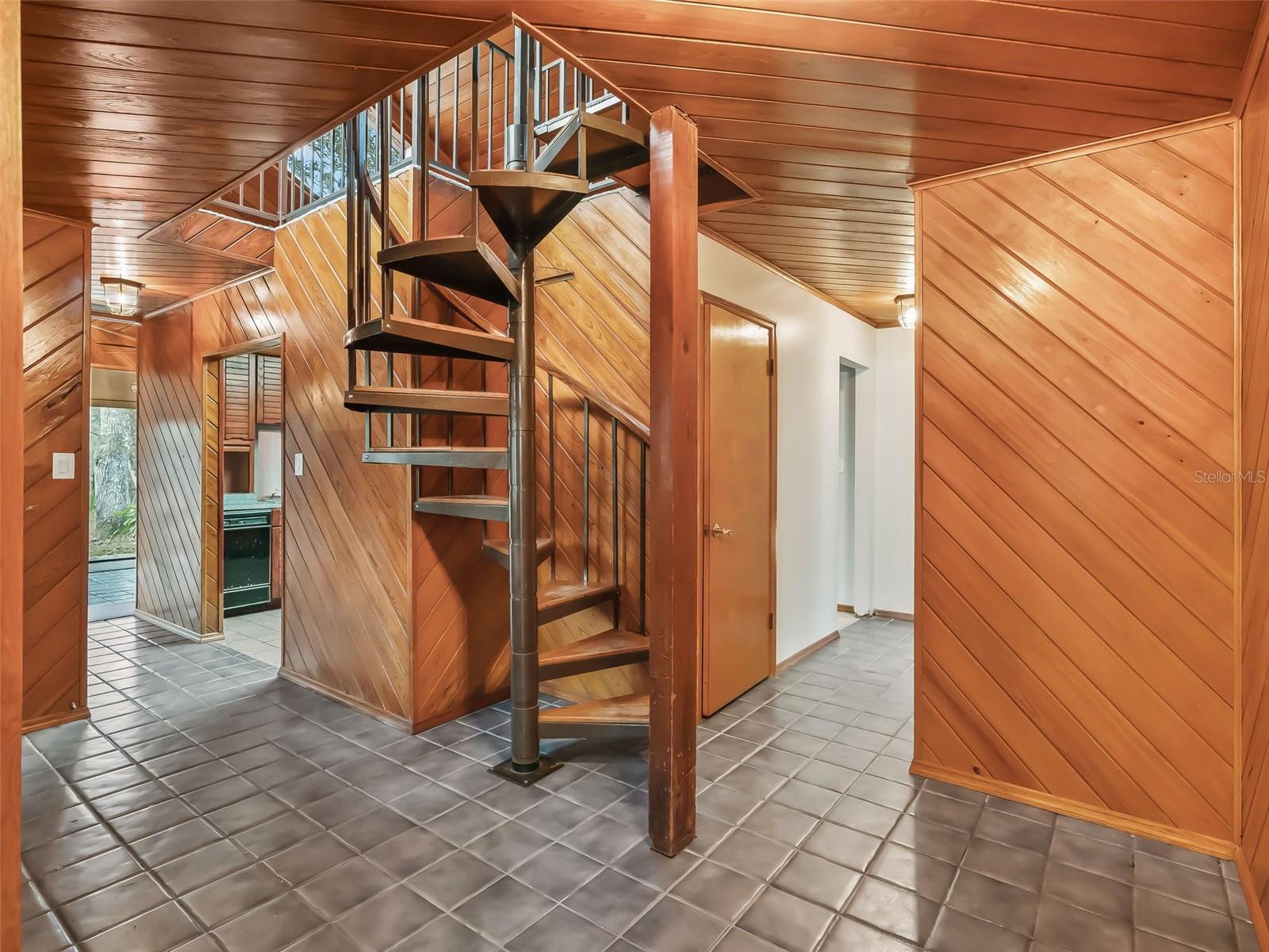 ROYAL OAKS RETREATS - Residential