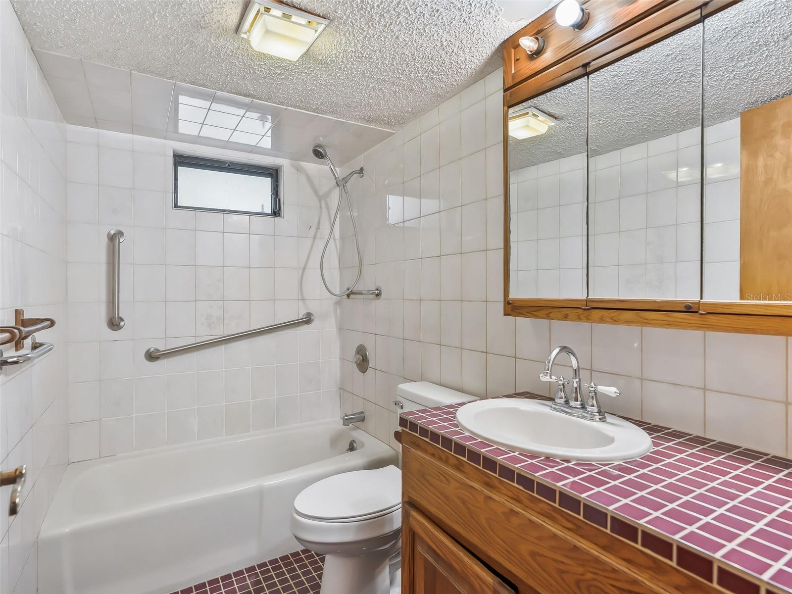 ROYAL OAKS RETREATS - Residential