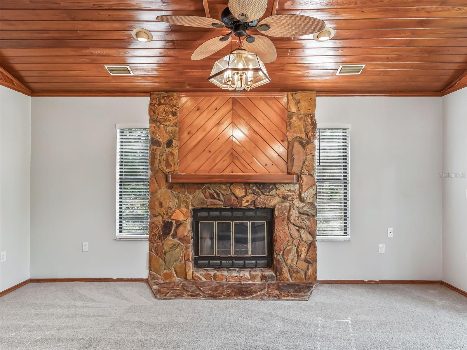 ROYAL OAKS RETREATS - Residential