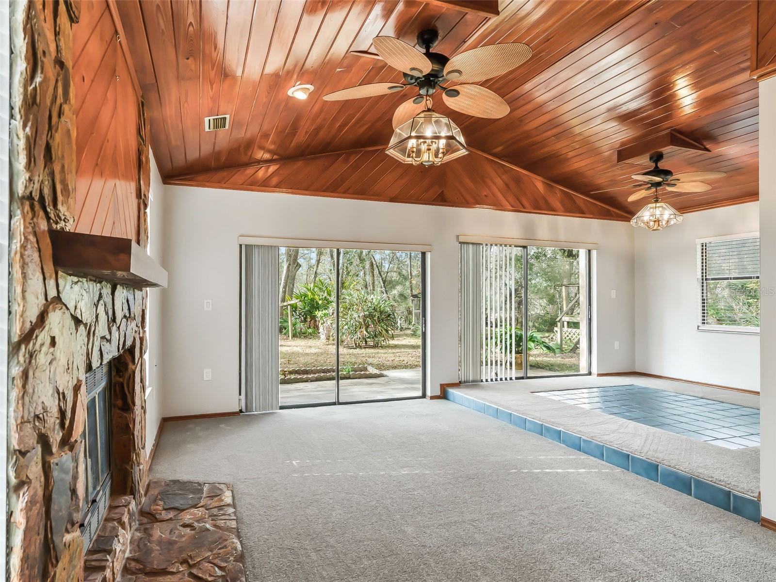 ROYAL OAKS RETREATS - Residential