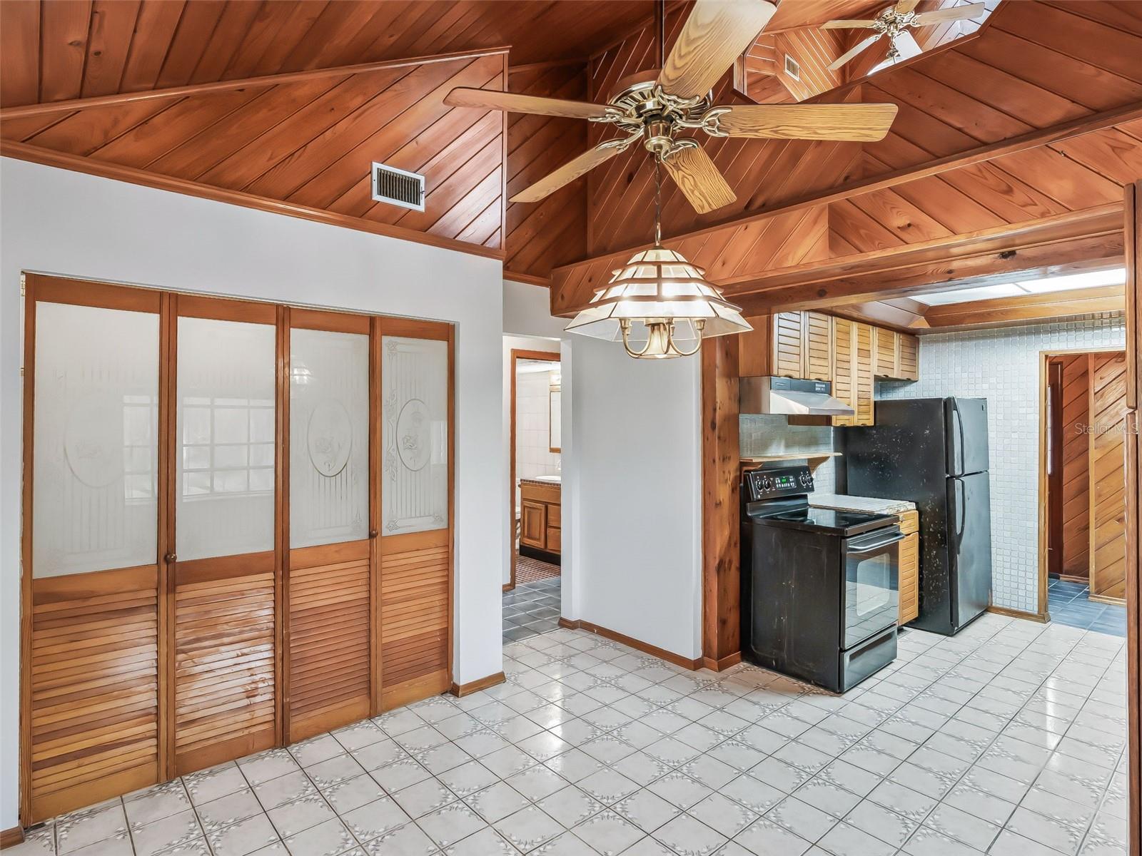 ROYAL OAKS RETREATS - Residential