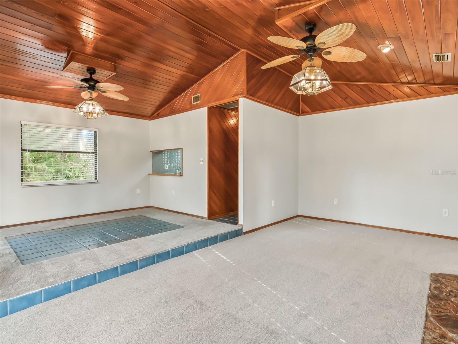 ROYAL OAKS RETREATS - Residential