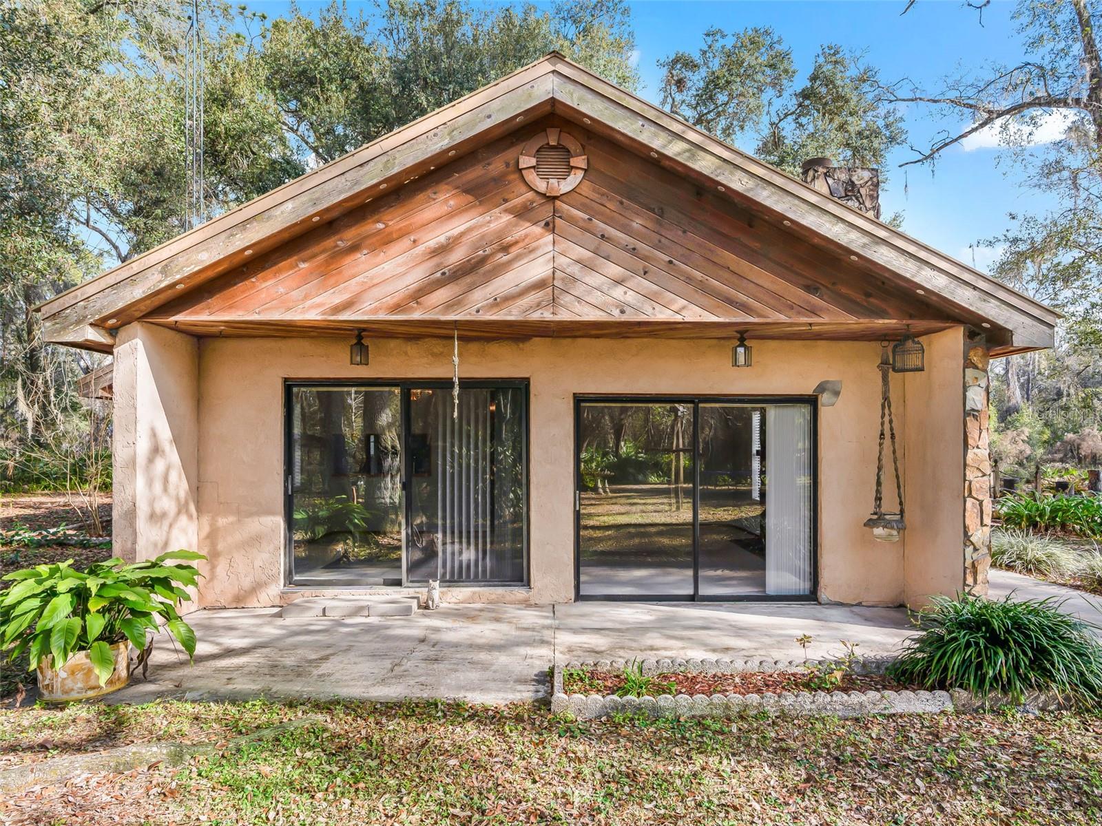 ROYAL OAKS RETREATS - Residential