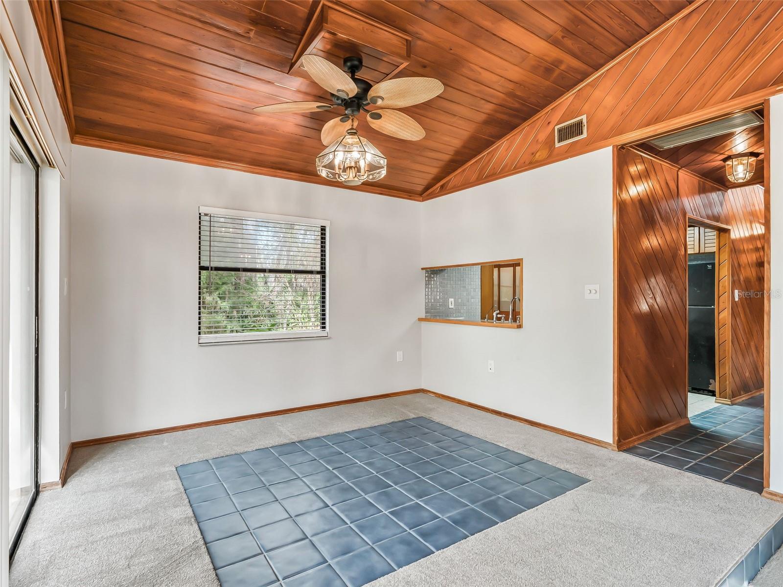 ROYAL OAKS RETREATS - Residential