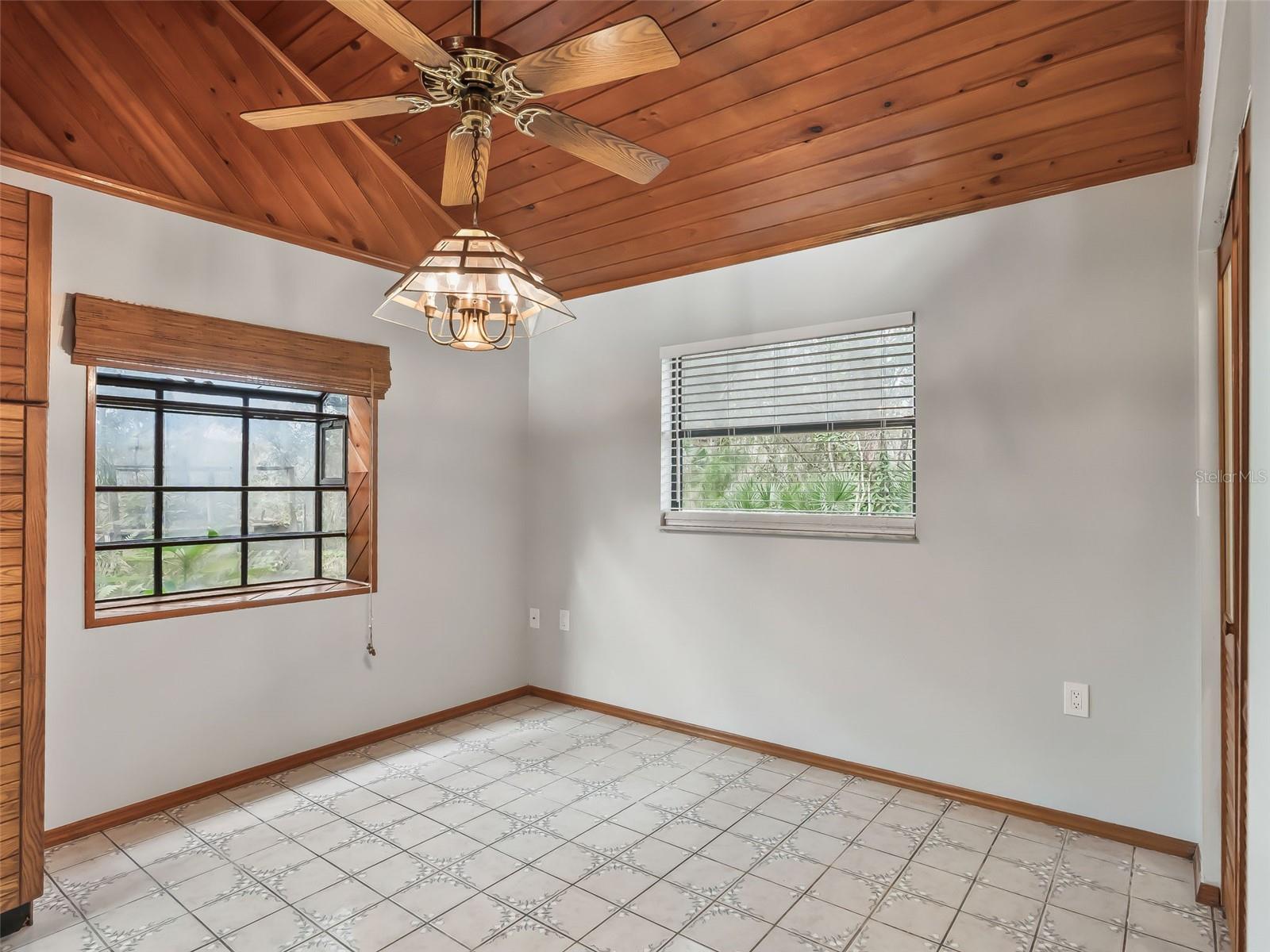 ROYAL OAKS RETREATS - Residential