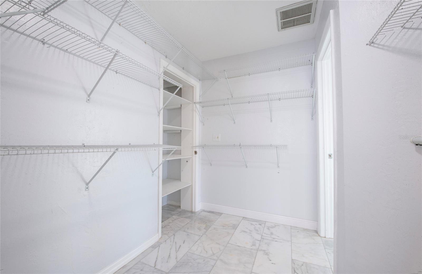 CRYSTAL ISLAND - Residential Lease