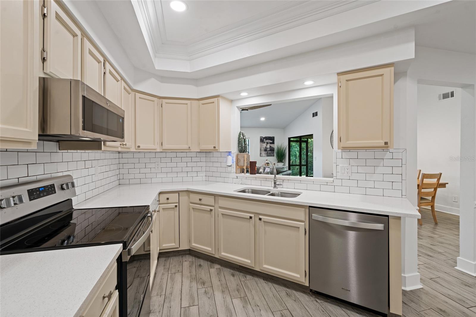 LAKE SEMINOLE VILLAGE - Residential