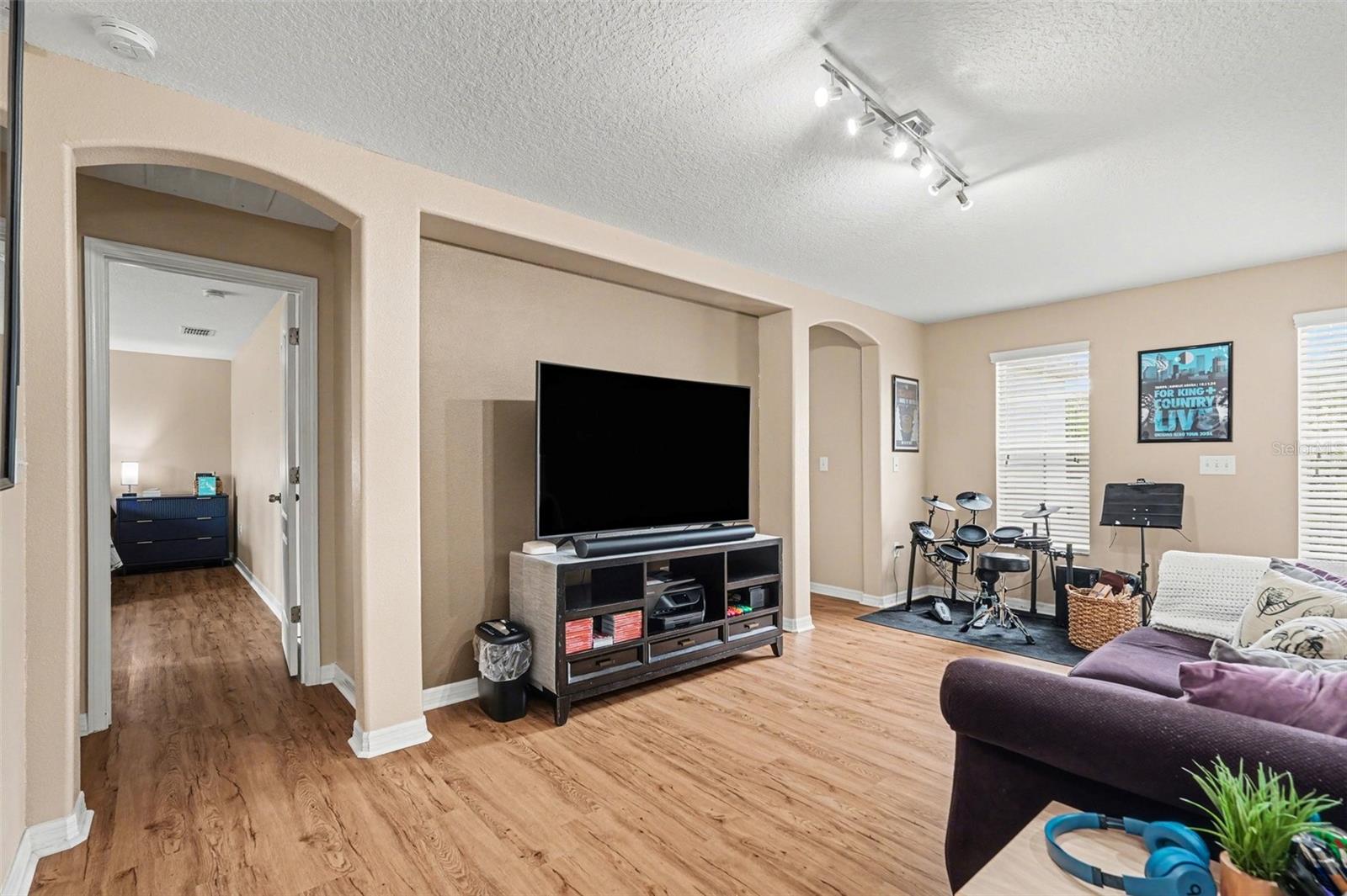 CLUB MANOR WEST OF GRAND HAMPT - Residential