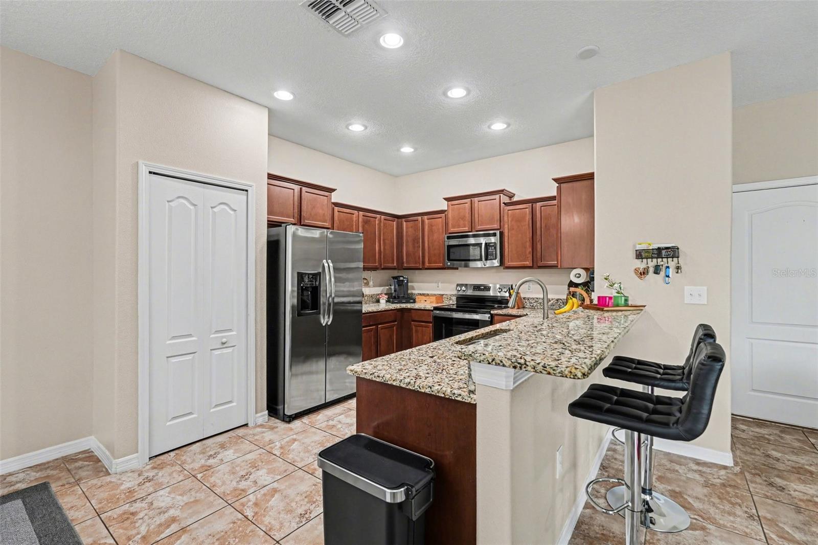 CLUB MANOR WEST OF GRAND HAMPT - Residential