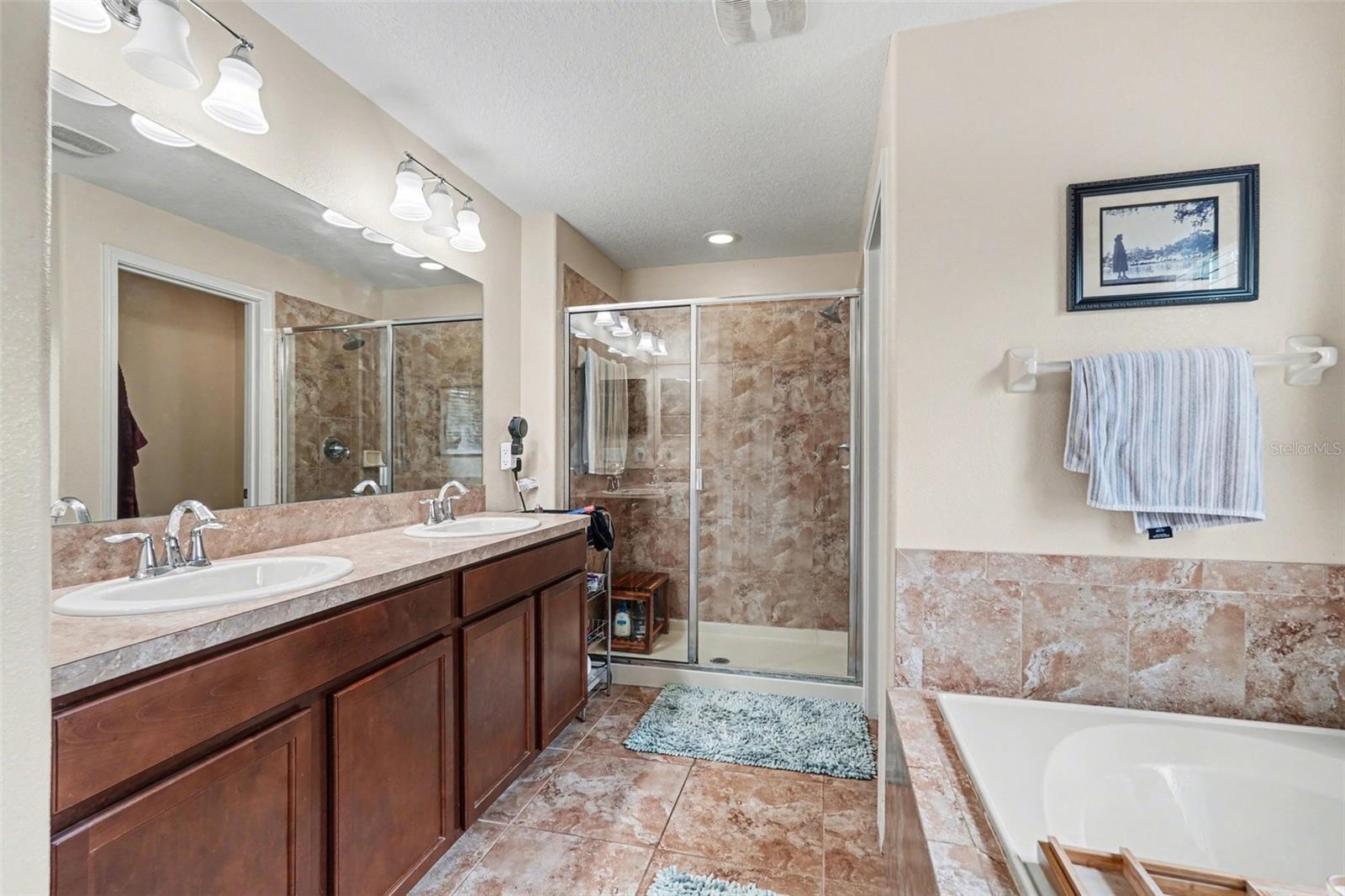 CLUB MANOR WEST OF GRAND HAMPT - Residential