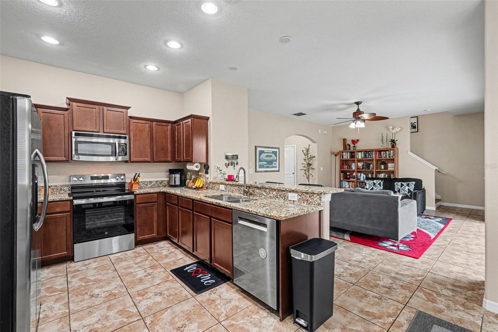 CLUB MANOR WEST OF GRAND HAMPT - Residential