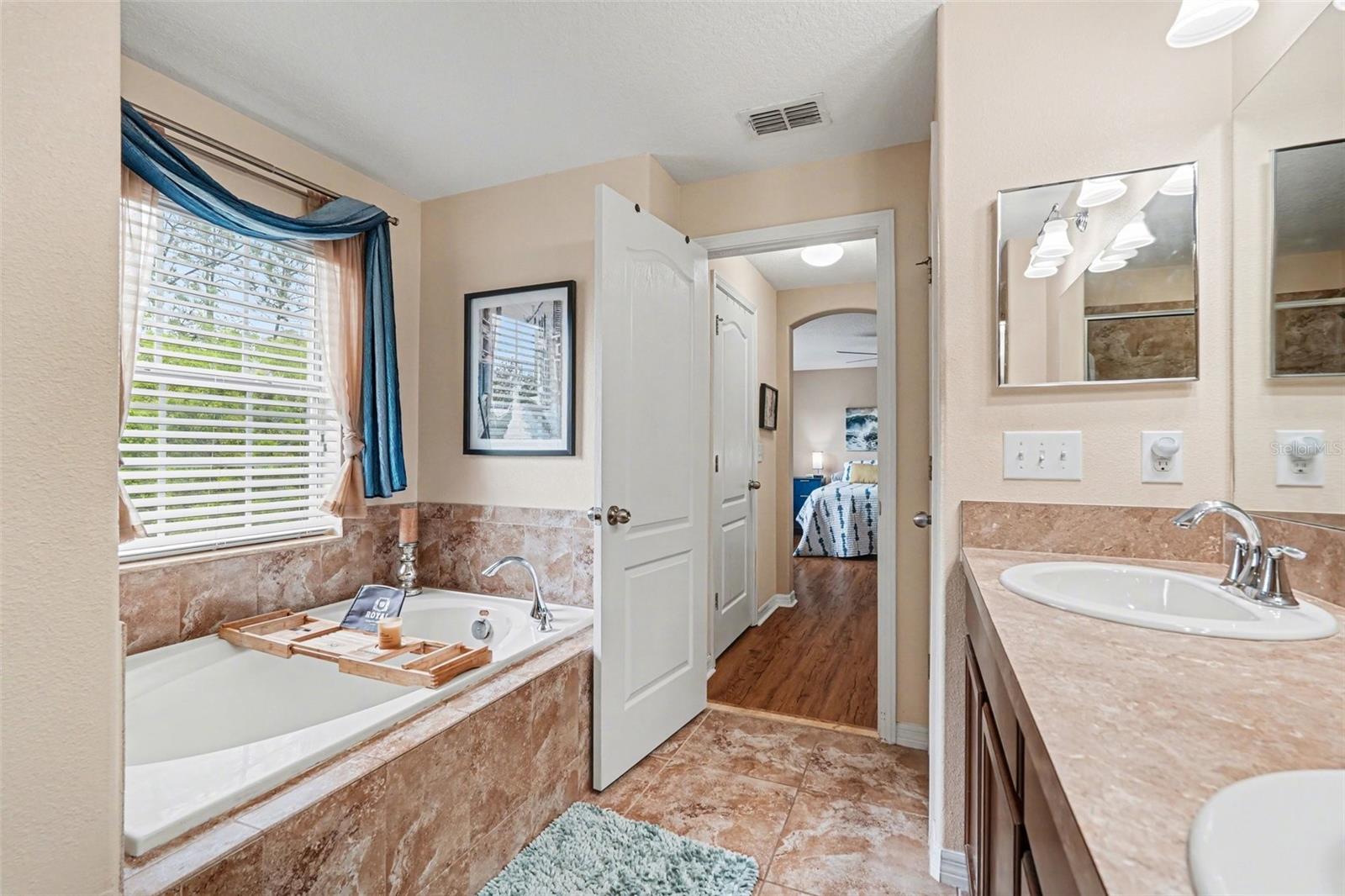 CLUB MANOR WEST OF GRAND HAMPT - Residential