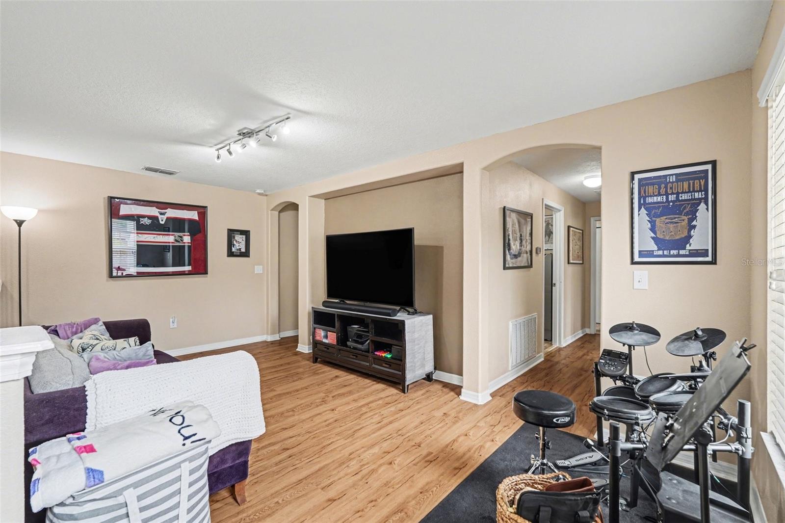 CLUB MANOR WEST OF GRAND HAMPT - Residential