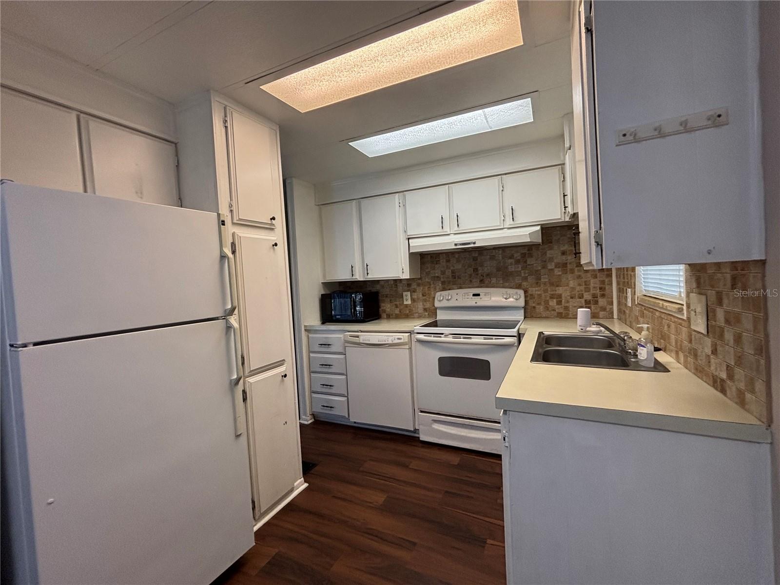 ZELLWOOD STATION - Residential