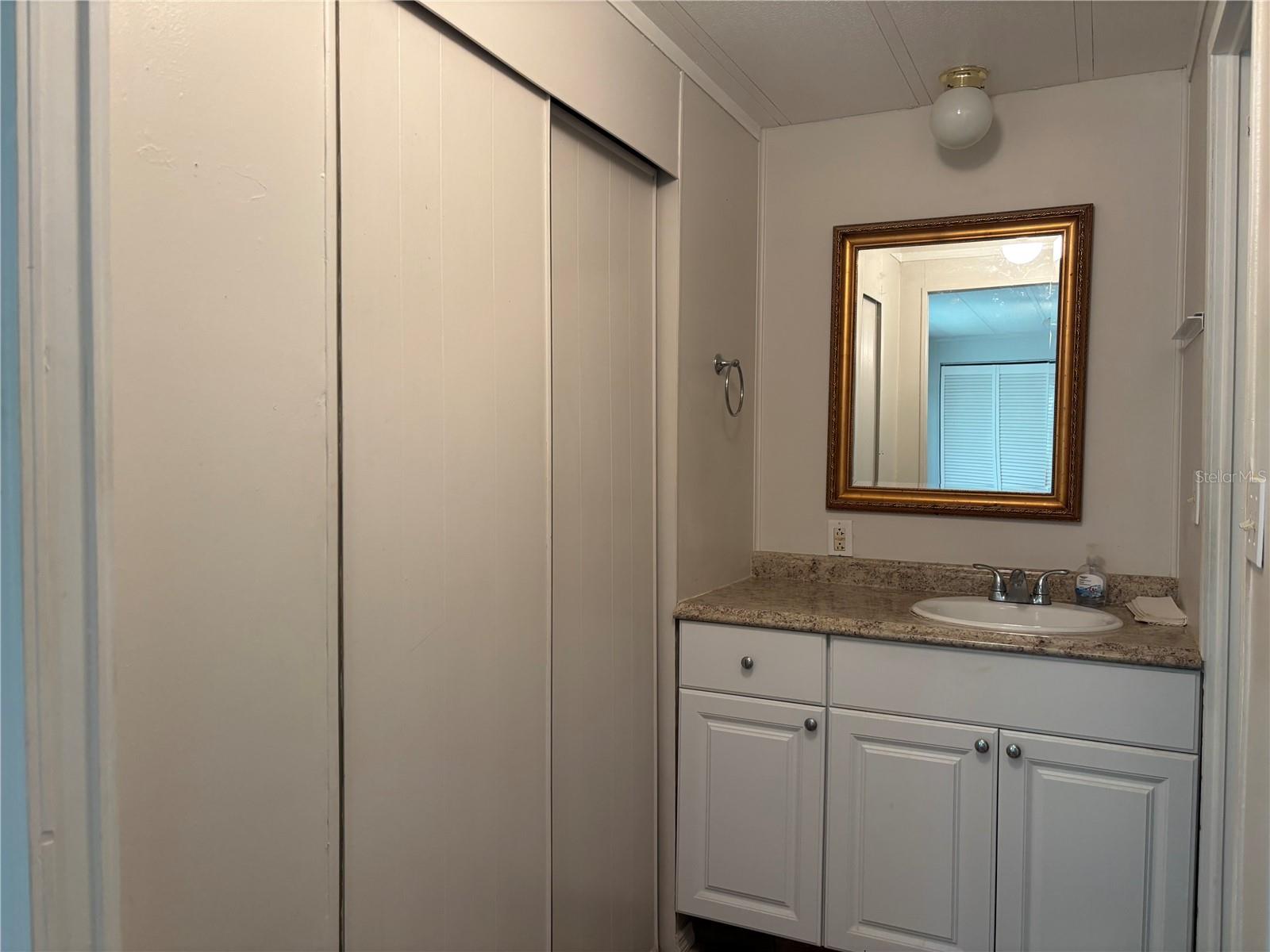 ZELLWOOD STATION - Residential