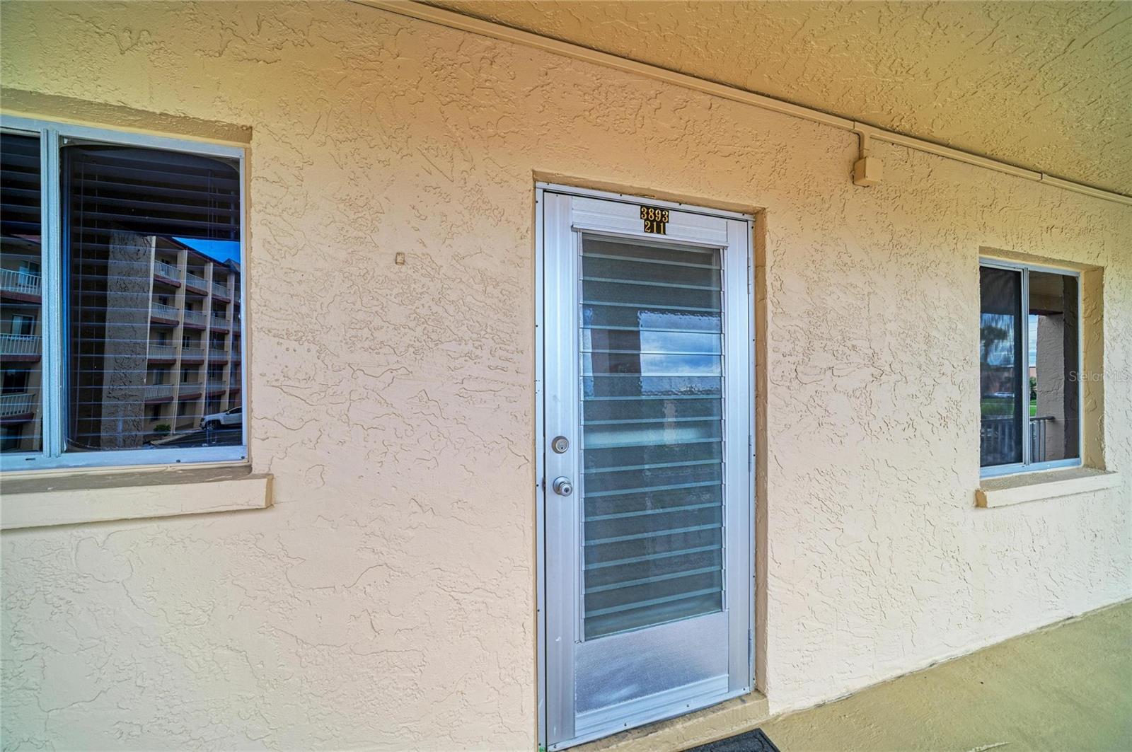 3893 LAKE BAYSHORE DRIVE F211