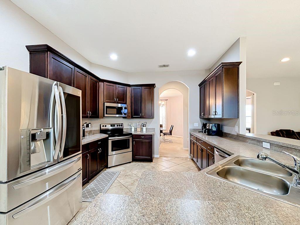 4046 DINNER LAKE WAY