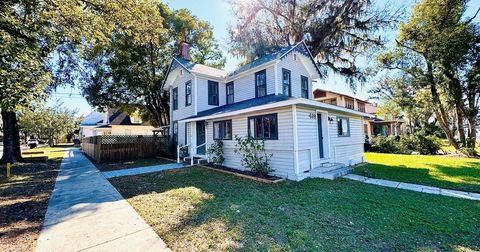 A home in EUSTIS