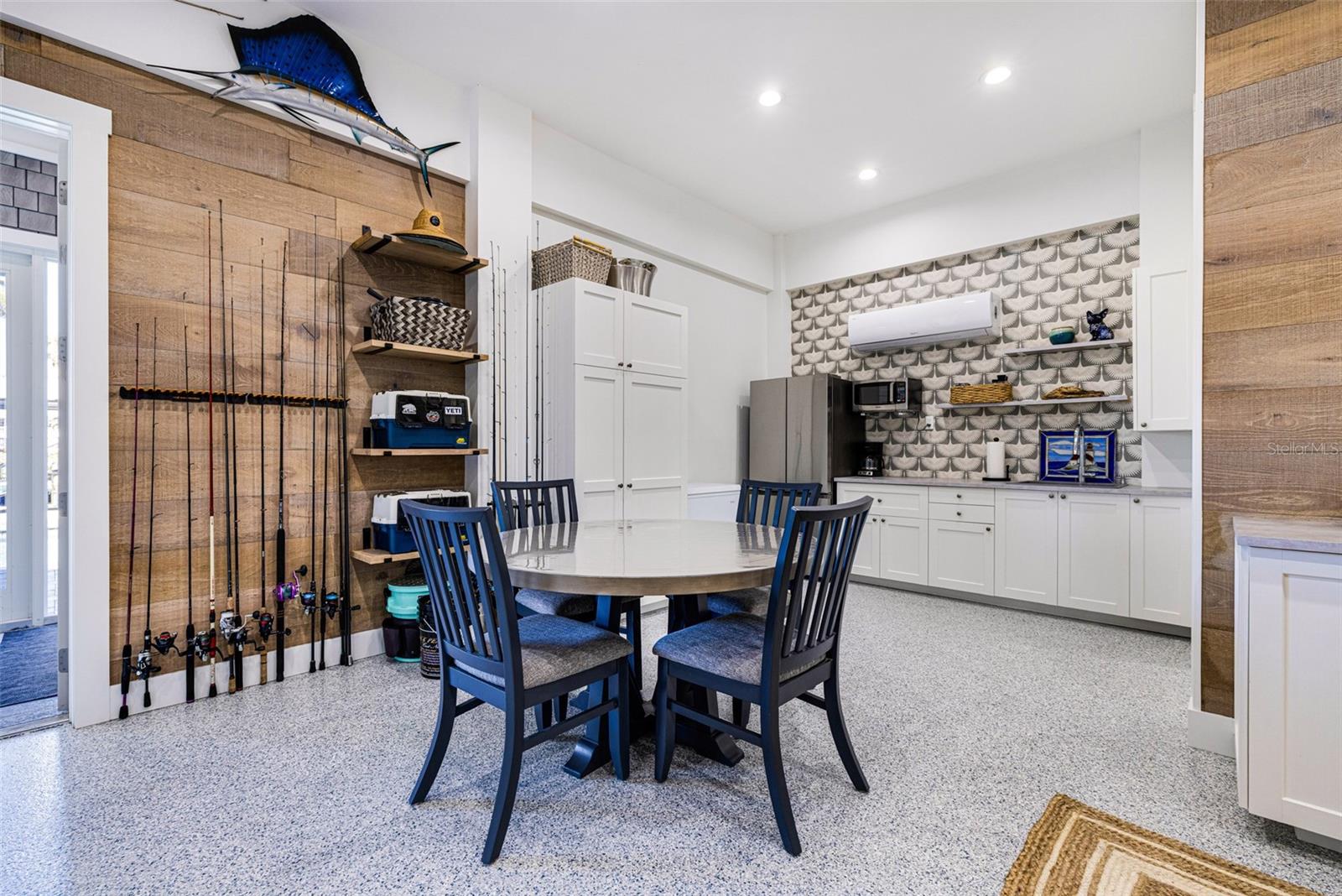 CAPTAINS COVE - Residential