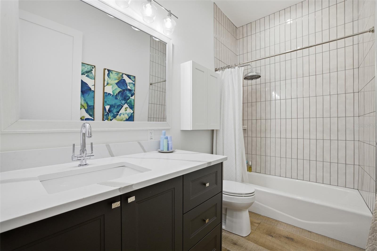 CAPTAINS COVE - Residential