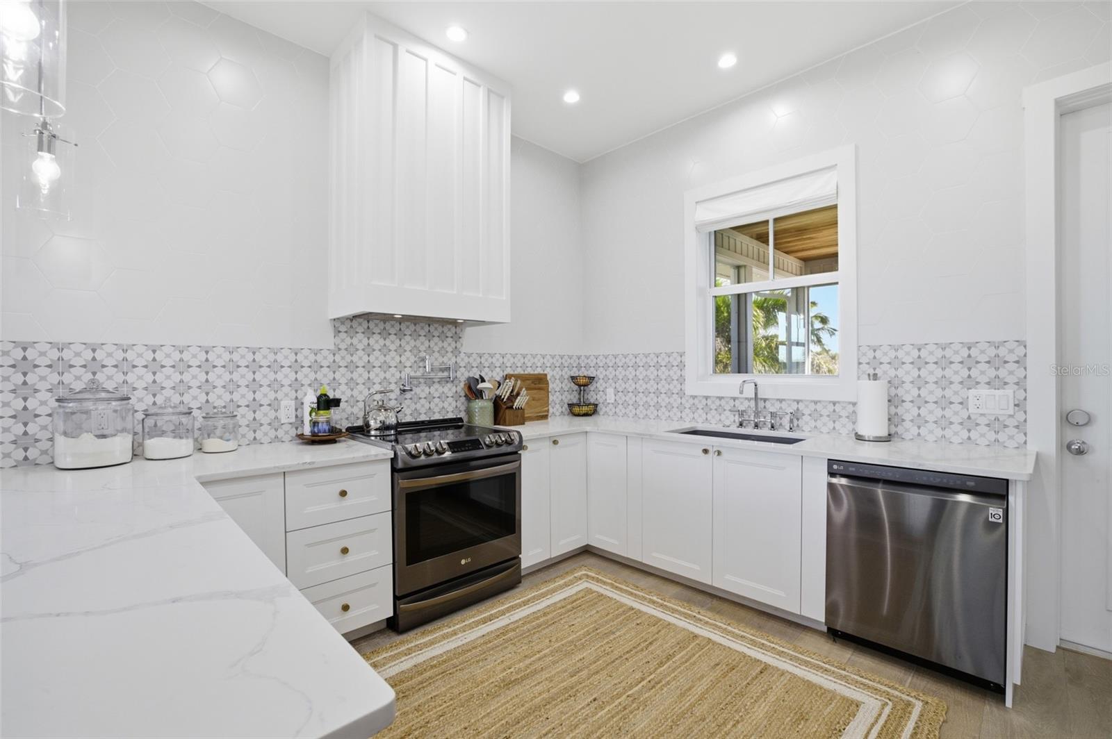 CAPTAINS COVE - Residential