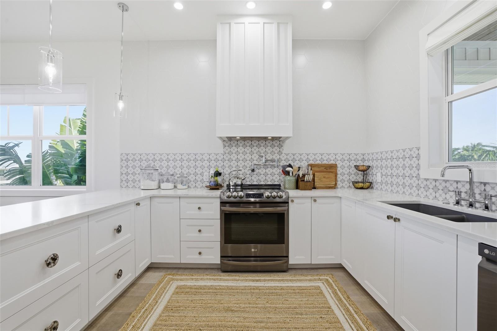 CAPTAINS COVE - Residential