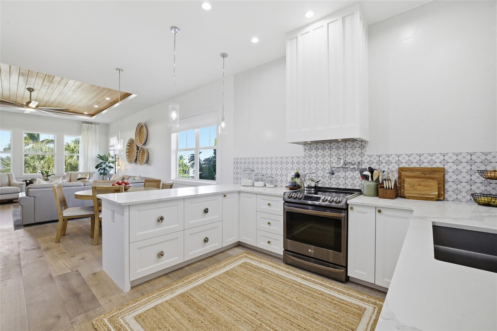 CAPTAINS COVE - Residential