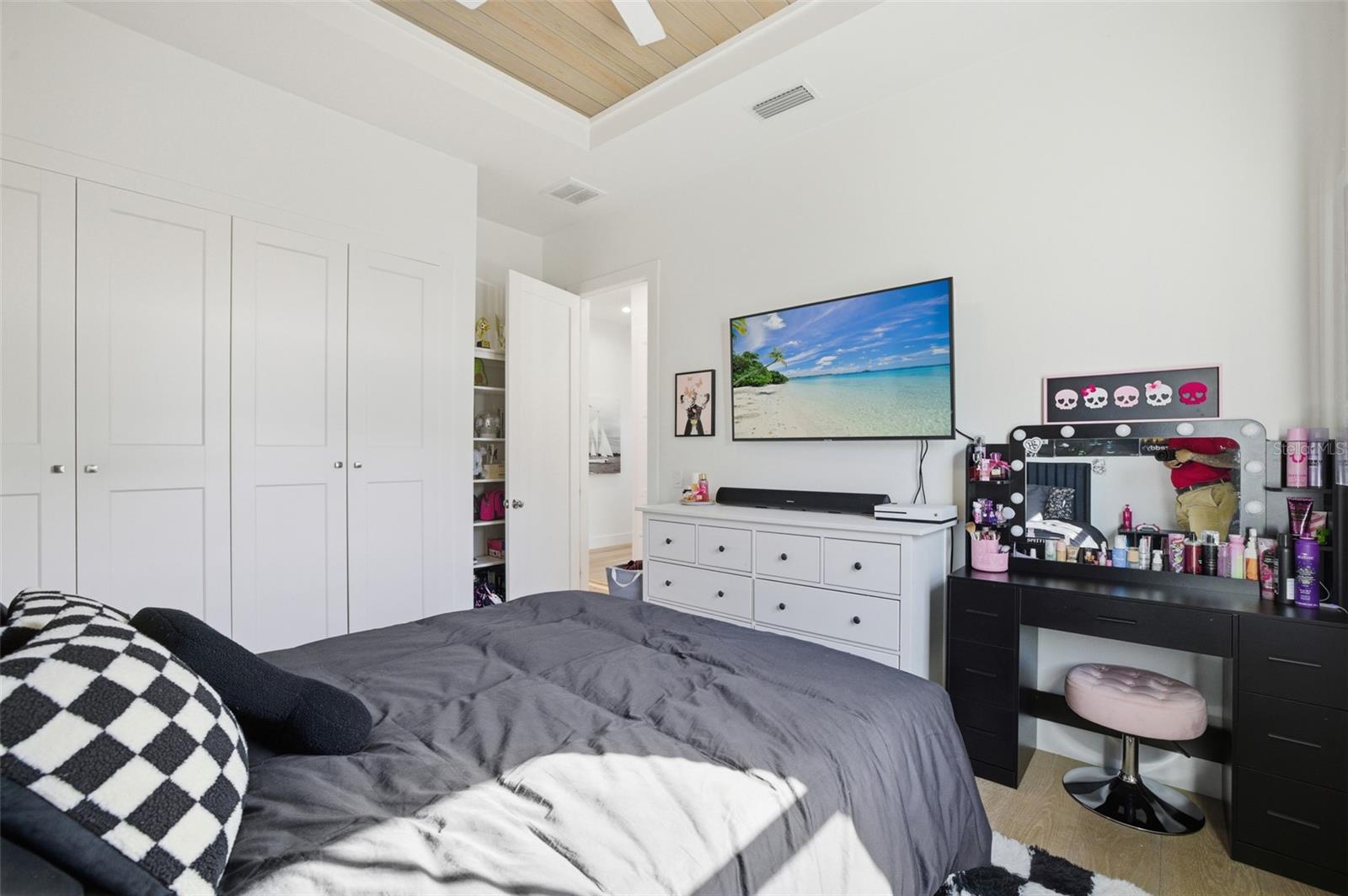 CAPTAINS COVE - Residential