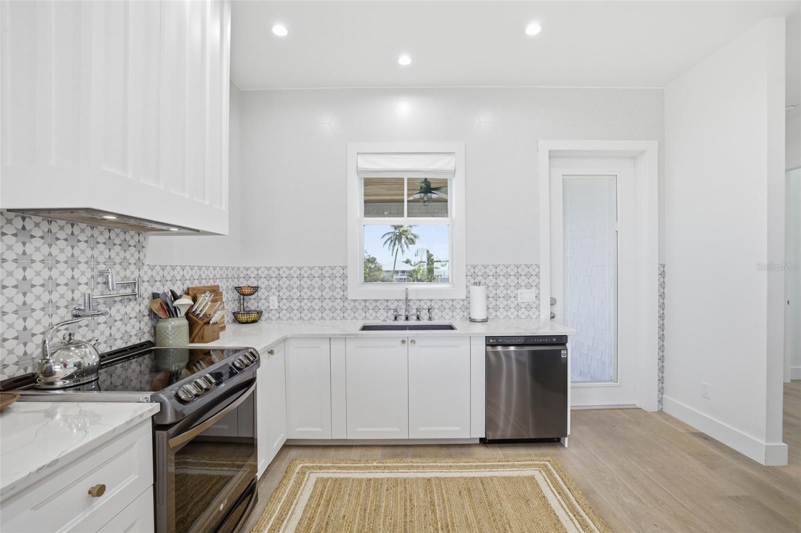 CAPTAINS COVE - Residential