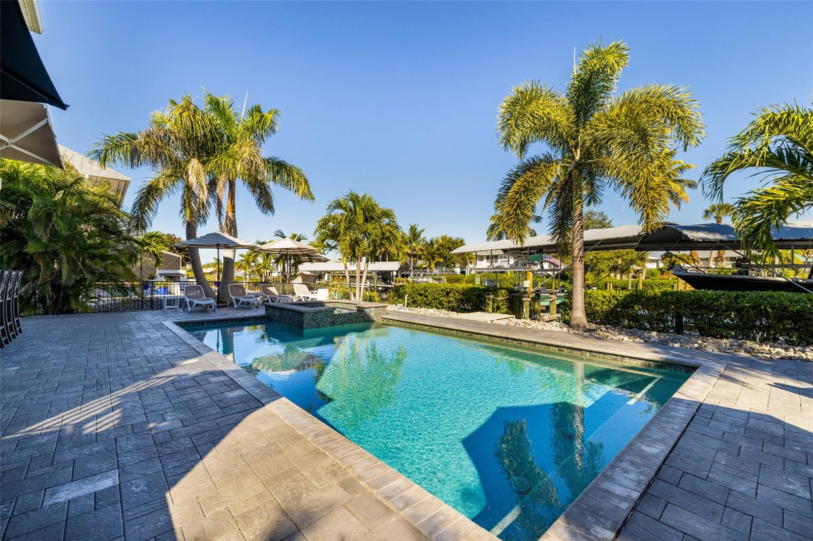 CAPTAINS COVE - Residential