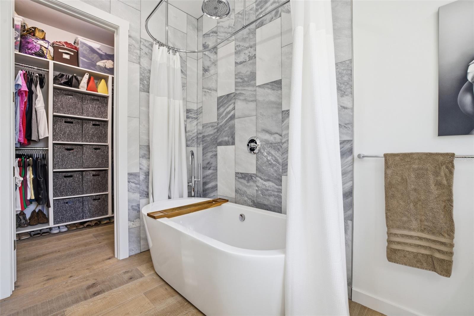 CAPTAINS COVE - Residential