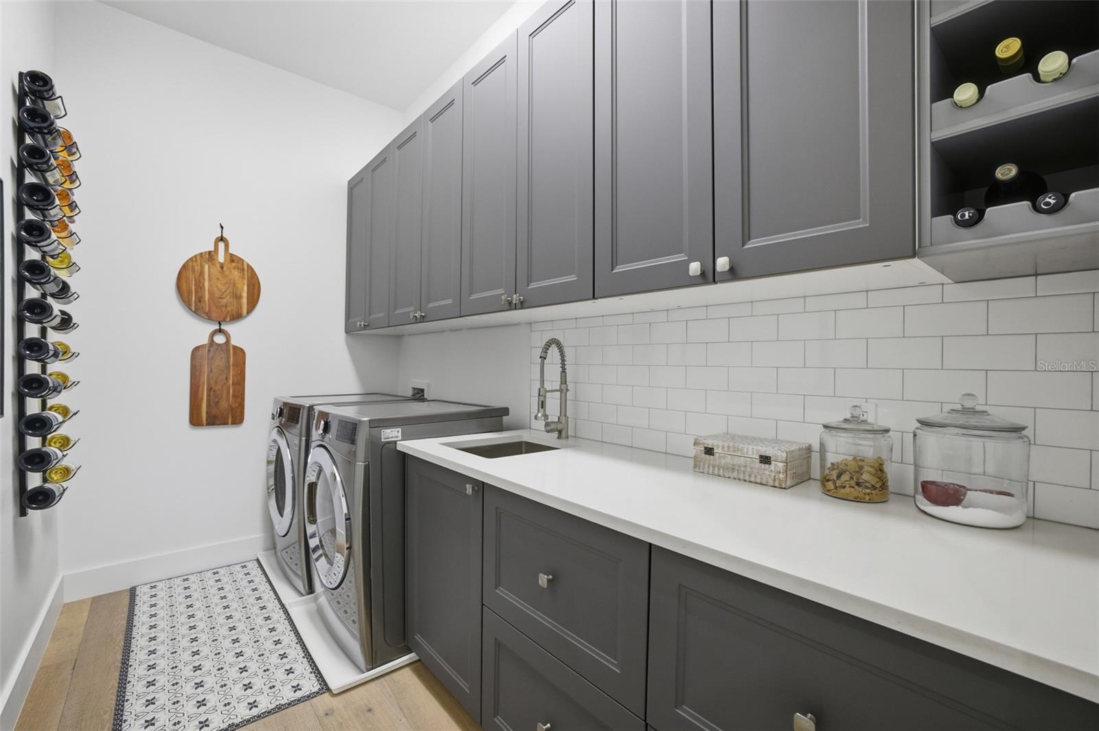 CAPTAINS COVE - Residential