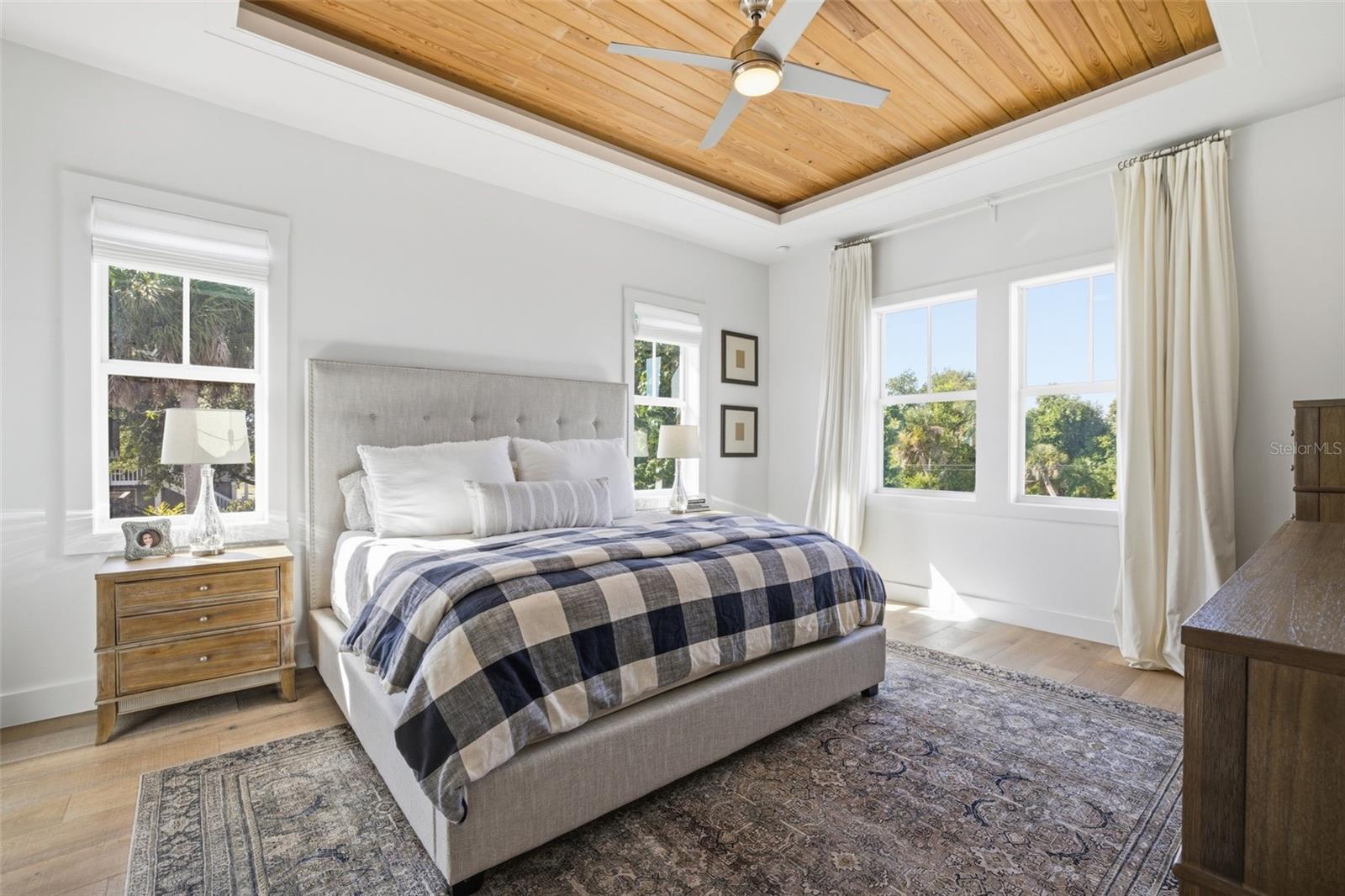 CAPTAINS COVE - Residential