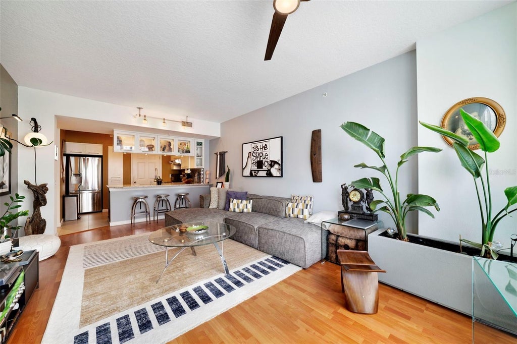 Photo of 322 E Central Boulevard #811, Orlando, FL 32801 (MLS # O6450808)
