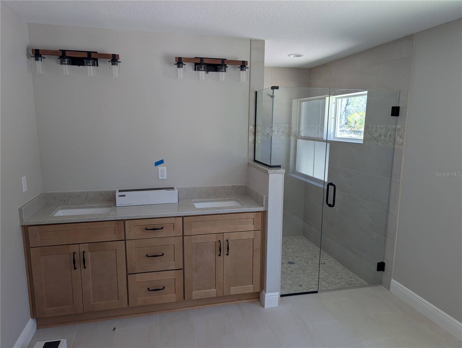 ROLLING HILLS - Residential