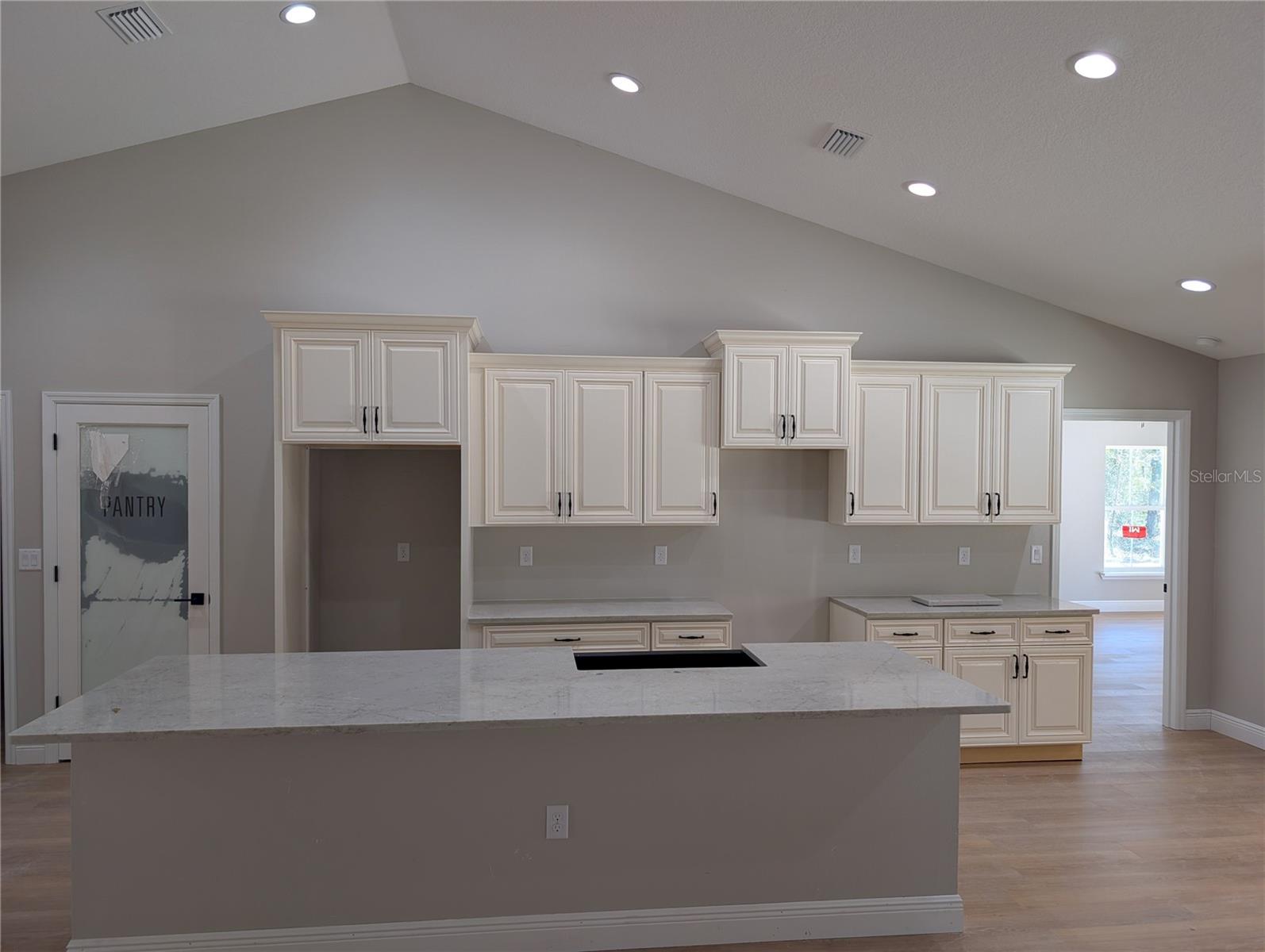 ROLLING HILLS - Residential