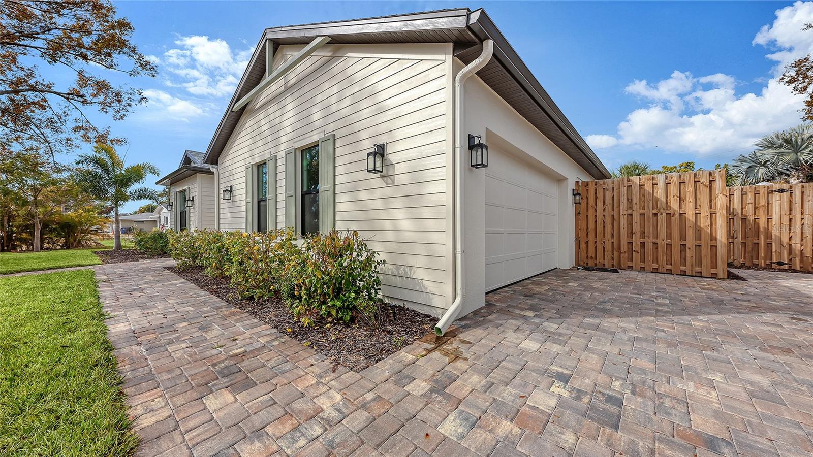 SOUTH GATE - Residential