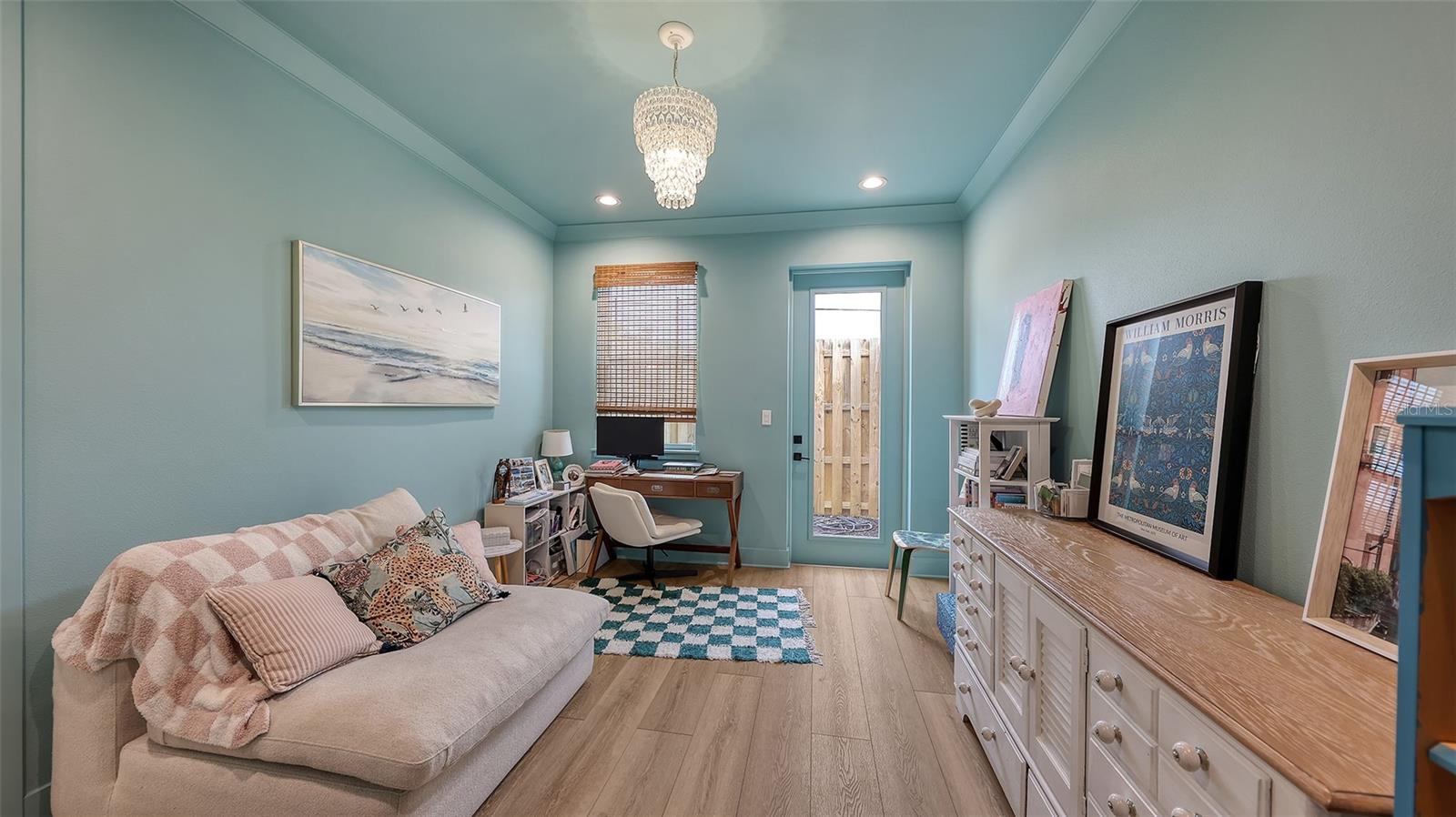 SOUTH GATE - Residential